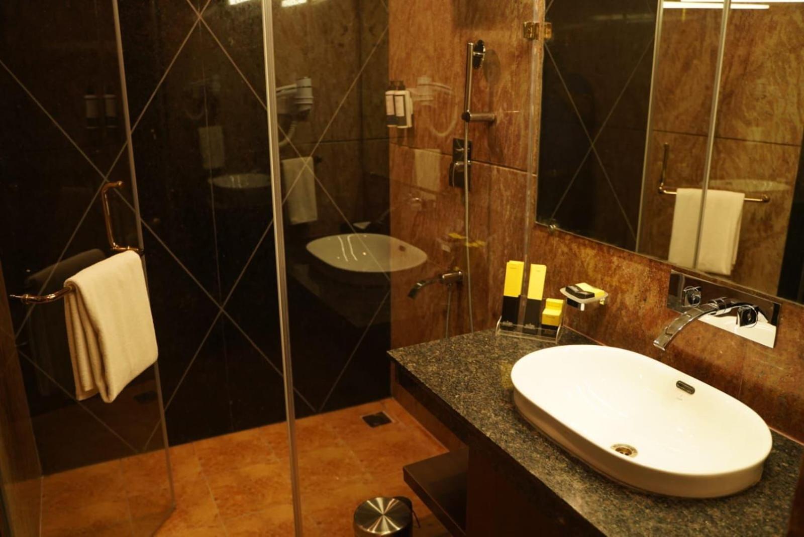 Accord Chrome Hotel Chennai Eksteriør billede